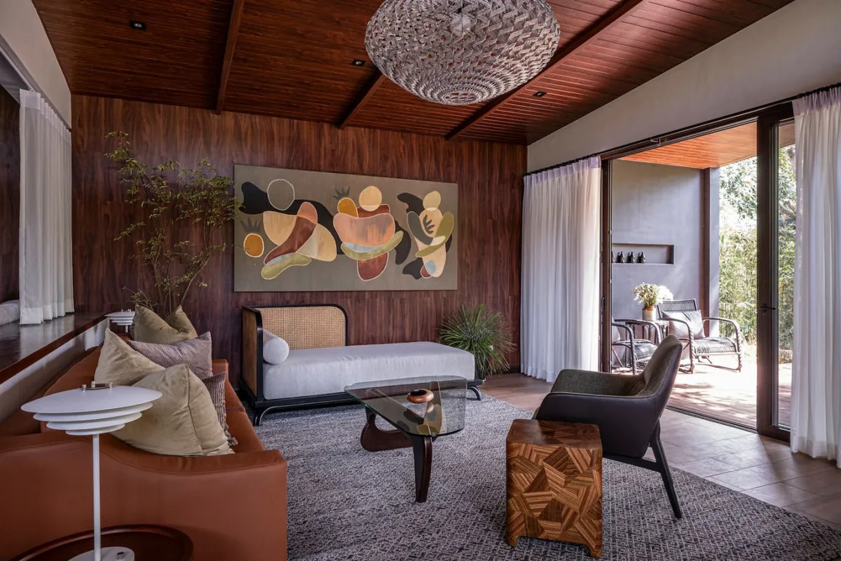 Ezra Viniti family room with spacious living area and modern art